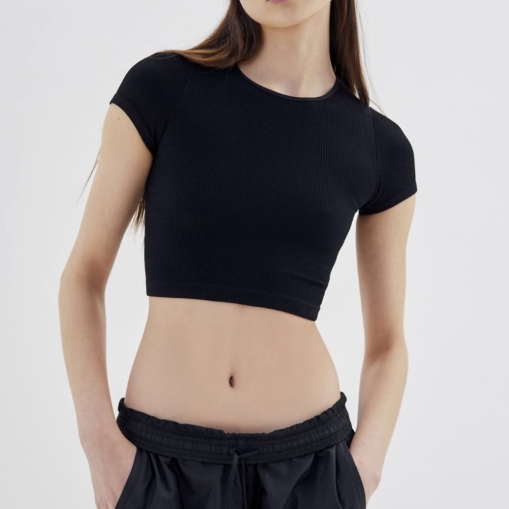 Ribbed, stretchy, athletic cropped top. Never warn.